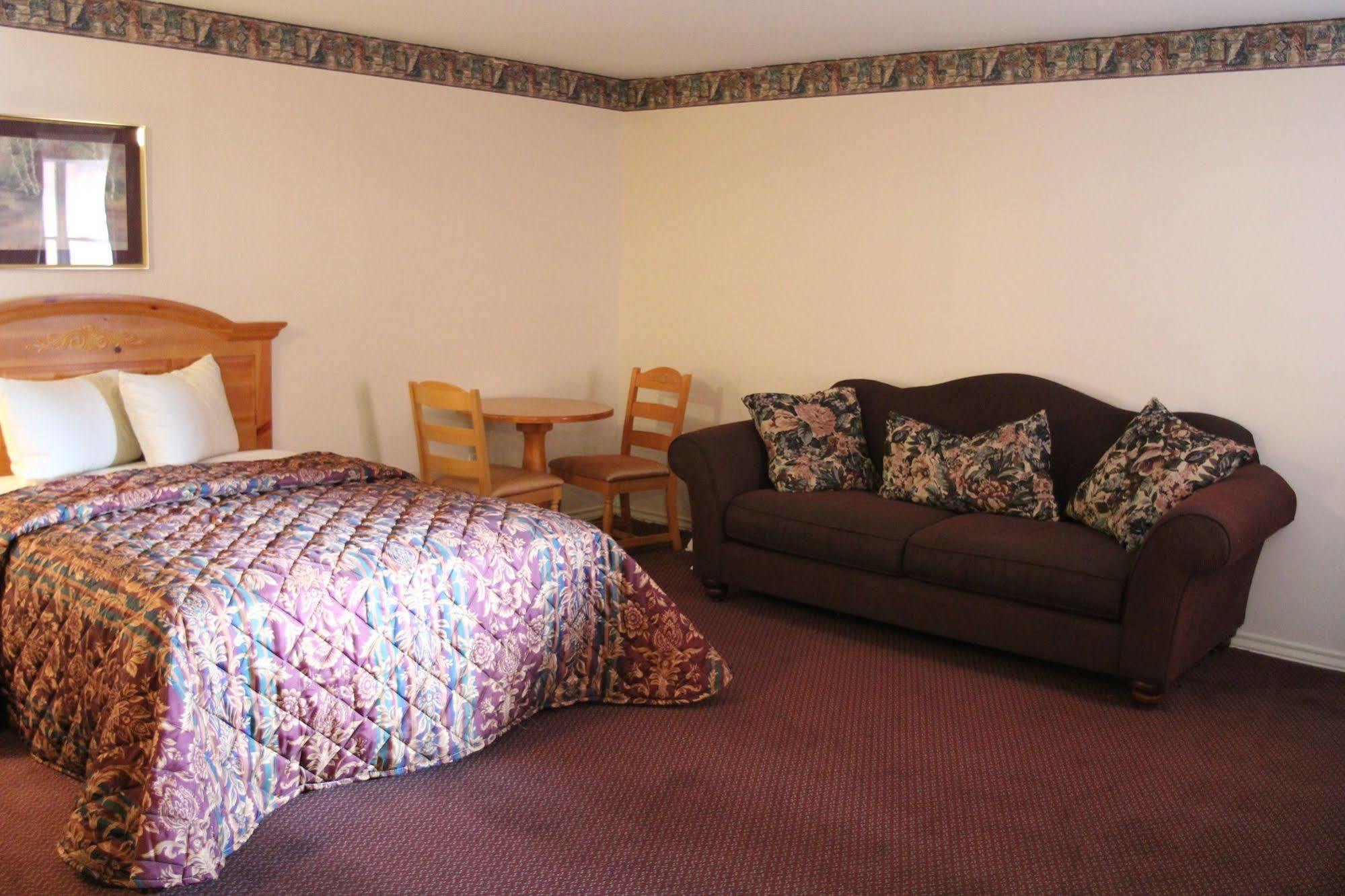 Lakeside Inn & Suites Mathis Extérieur photo